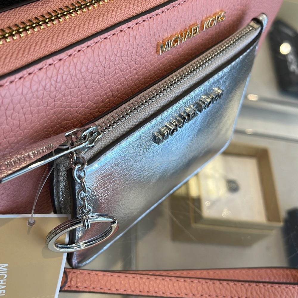 MICHAEL KORS
Jet Set Travel Small Top Zip Coin Pouch With ID
Silver 
NWT - Picture 8 of 16